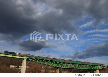 夕刻迫る中央本線を走るEF64-1030号機牽引の甲府行カシオペア紀行_2024/12/21撮影 121386556