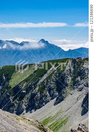 別山頂上から見る針ノ木岳とスバリ岳　北アルプス劔岳登山 121386690