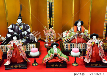 春の行事 桃の節句 ひな祭り 121386934