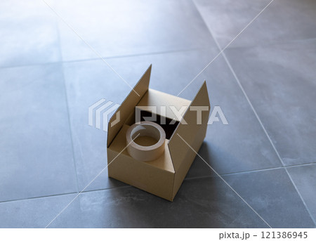 誰もいない部屋 121386945