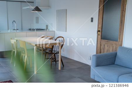 誰もいない部屋 121386946