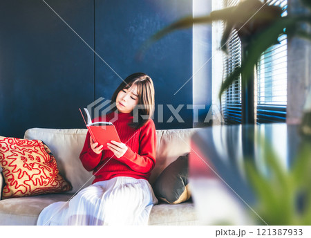 スタジオで撮影された人物ポートレートのコレクション 121387933