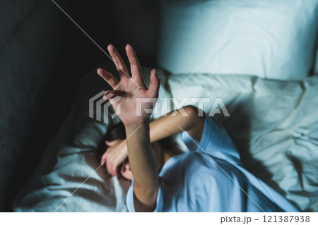 スタジオで撮影された人物ポートレートのコレクション 121387938