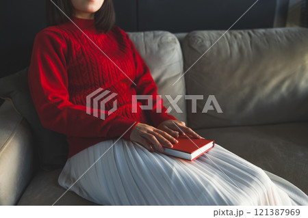 スタジオで撮影された人物ポートレートのコレクション 121387969