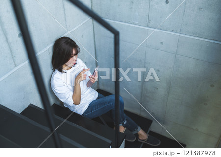 スタジオで撮影された人物ポートレートのコレクション 121387978