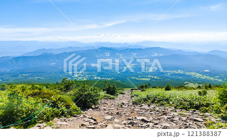 夏の四阿山・根子岳登山(根子岳山頂から菅平高原方面の眺め) 夏の四阿山・根子岳登山(根子岳山頂から菅平高原方面の眺め) 121388387