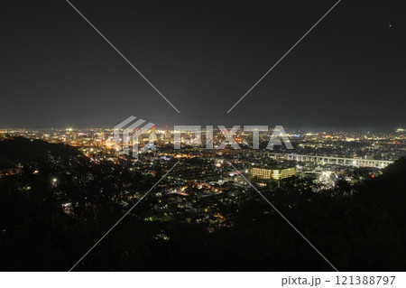 八幡山展望台から望む福井市中心部の夜景 八幡山展望台から望む福井市中心部の夜景 121388797