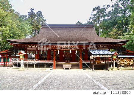 石上神宮・拝殿（奈良県・天理市） 121388806