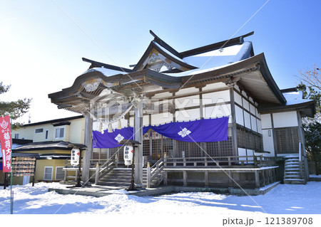 冬の北海道鹿部町で鹿部稲荷神社境内の風景を撮影 冬の北海道鹿部町で鹿部稲荷神社境内の風景を撮影 121389708