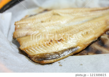 電子レンジ調理器で焼いたホッケ 121389815