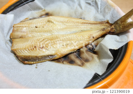 電子レンジ調理器で焼いたホッケ 121390019