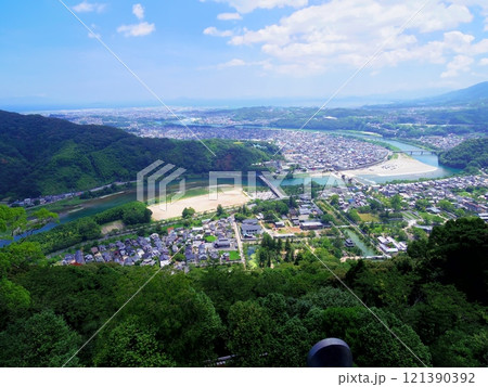 岩国城より望む街並み(山口県岩国市) 岩国城より望む街並み(山口県岩国市) 121390392