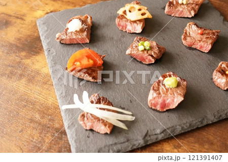 牛ハラミ 焼肉 牛肉 おしゃれな盛付 牛ハラミ 焼肉 牛肉 おしゃれな盛付 121391407