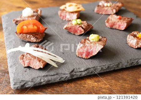 牛ハラミ 焼肉 牛肉 おしゃれな盛付 牛ハラミ 焼肉 牛肉 おしゃれな盛付 121391420
