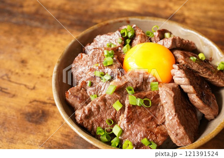 美味しそうな牛ハラミ丼 美味しそうな牛ハラミ丼 121391524