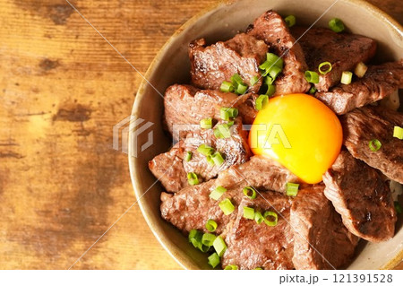 美味しそうな牛ハラミ丼 美味しそうな牛ハラミ丼 121391528