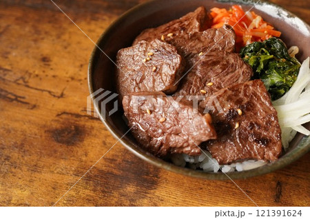 牛ハラミで作るビビンバ風牛ハラミ丼 牛ハラミで作るビビンバ風牛ハラミ丼 121391624