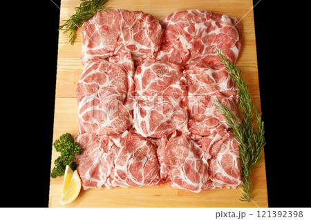 国産豚肩ロース切落しスライス 国産豚肩ロース切落しスライス 121392398