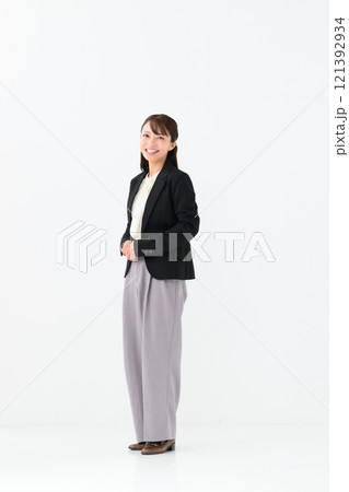 ビジネス ミドル女性 全身 ビジネス ミドル女性 全身 121392934