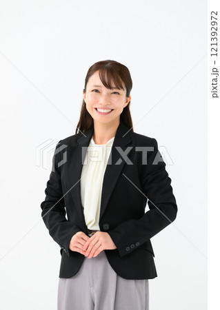 ビジネス ミドル女性 ポートレート ビジネス ミドル女性 ポートレート 121392972