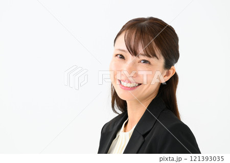 ビジネス ミドル女性 ポートレート ビジネス ミドル女性 ポートレート 121393035