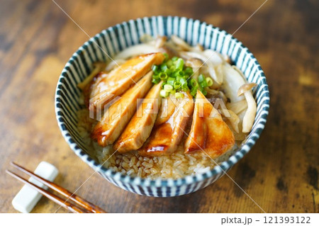 国産豚ロース肉厚トンテキ丼 国産豚ロース肉厚トンテキ丼 121393122