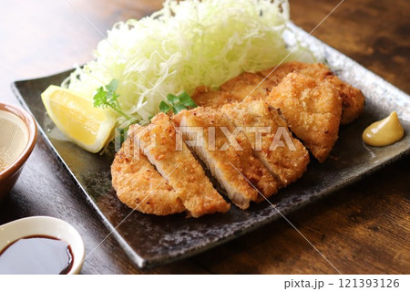 国産豚ロース肉厚とんかつ 121393126