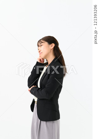 ビジネス ミドル女性 悩む ビジネス ミドル女性 悩む 121393206