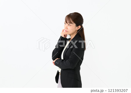 ビジネス ミドル女性 悩む ビジネス ミドル女性 悩む 121393207