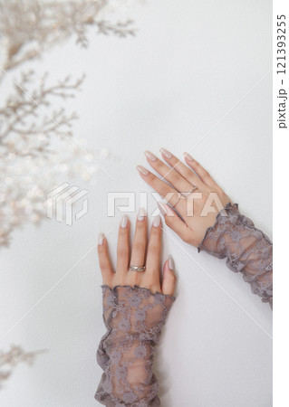 女性のネイル 女性のネイル 121393255