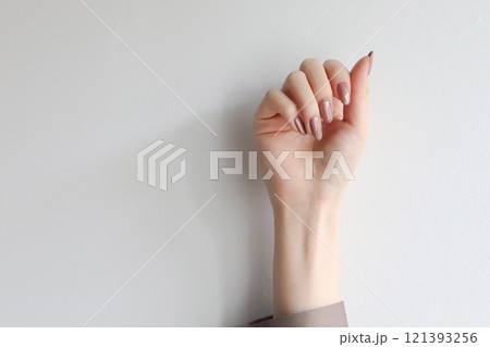 女性の手元 女性の手元 121393256