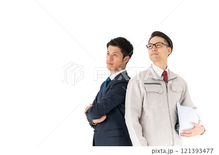 作業着の男性とスーツの男性 ポートレート 作業着の男性とスーツの男性 ポートレート 121393477