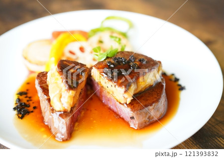 ヘレ肉＆フォアグラロッシーニ風 121393832