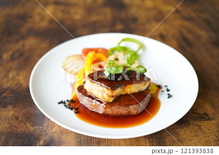 ヘレ肉＆フォアグラロッシーニ風 121393838