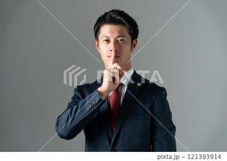 ミドル男性 弁護士 守秘義務 ミドル男性 弁護士 守秘義務 121393914