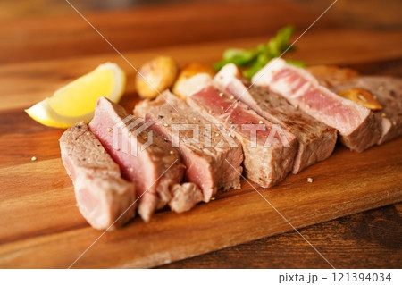 厚切り牛ロースステーキ 厚切り牛ロースステーキ 121394034