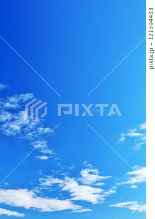 秋の青空と雲 秋の青空と雲 121394433