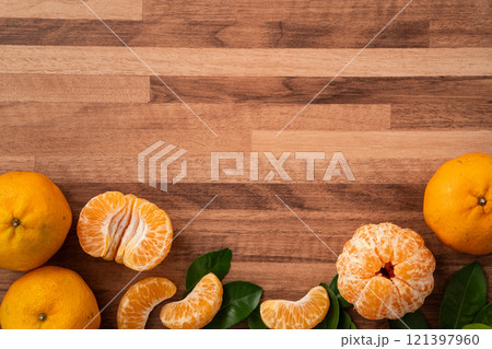 オレンジ色 オレンジ 橙 121397960