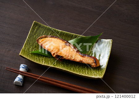 焼き上がった新巻鮭の切り身　北海道産白鮭 121400012
