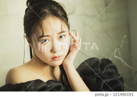 黒いドレスの女性 黒いドレスの女性 121400191