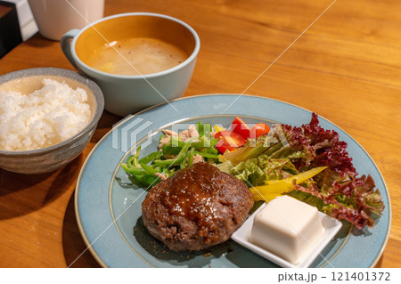 美味しいハンバーグ定食 121401372