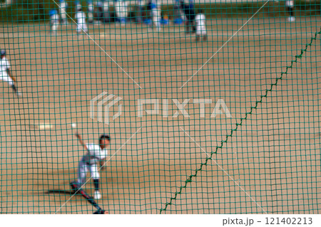 プロ野球選手を夢見て頑張っている野球少年 プロ野球選手を夢見て頑張っている野球少年 121402213