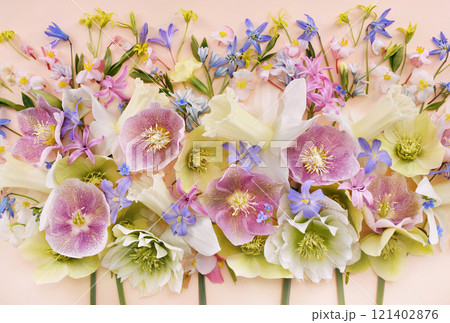 Blossoming white and light yellow daffodils, pink hyacinths and spring flowers festive background, bright springtime bouquet floral card, selective focus, shallow focus 121402876