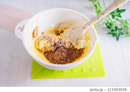 ココアクッキーの生地作り 121403936