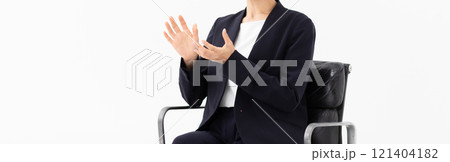 女性コメンテーターのイメージ (写真素材) 女性コメンテーターのイメージ (写真素材) 121404182