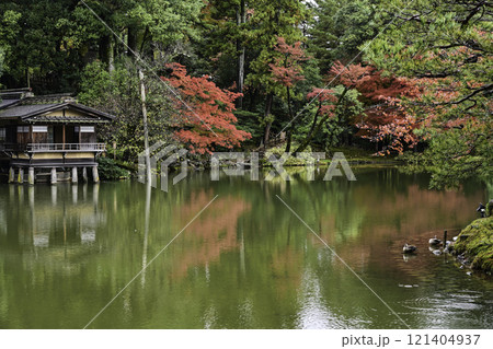 紅葉が美しい兼六園 紅葉が美しい兼六園 121404937