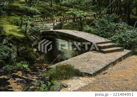 紅葉が美しい兼六園 121404951