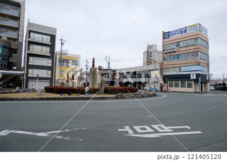 愛知県豊川市_JR豊川駅西口前風景1_2024年2月 121405120