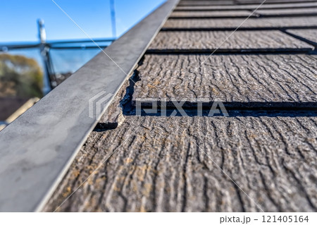 戸建て家屋の屋根修理工事 屋根 割れる 戸建て家屋の屋根修理工事 屋根 割れる 121405164