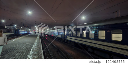 Access roads of Odessa railway station.Empty platforms of the night station. 121408553